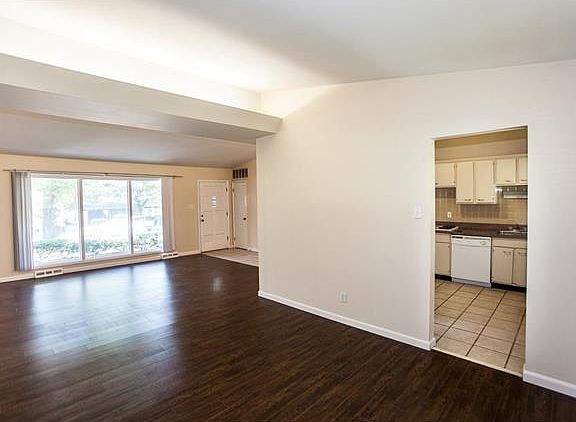 3rd image of 9518 Mesa Dr