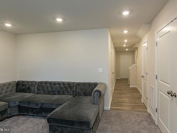 3rd image of 156 Winterplace Dr