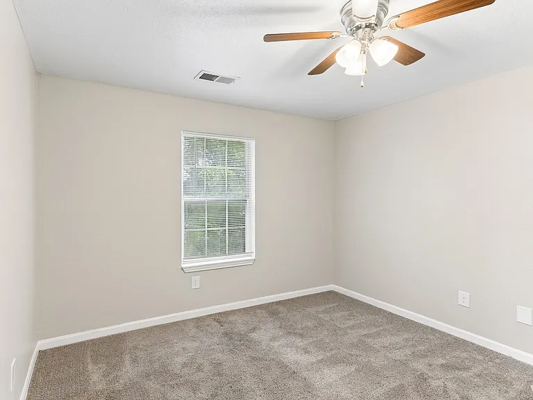 Willow Creek Apartments — Photo 12