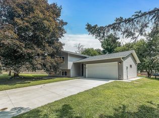 7827 74th St S, Cottage Grove, MN 55016