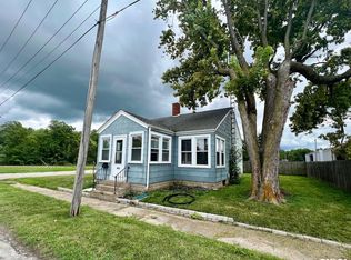 222 E Jackson St, Petersburg, IL 62675