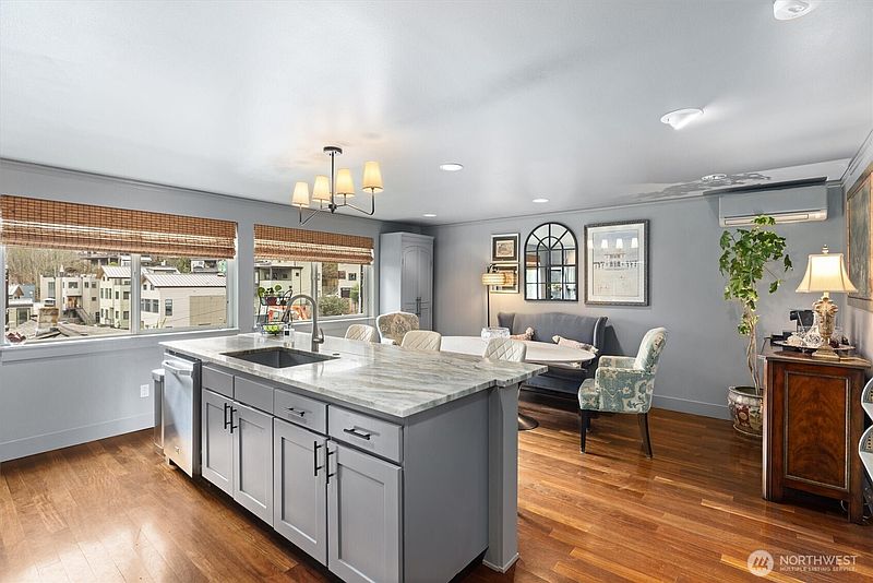 3rd image of 3414 33rd Avenue SW