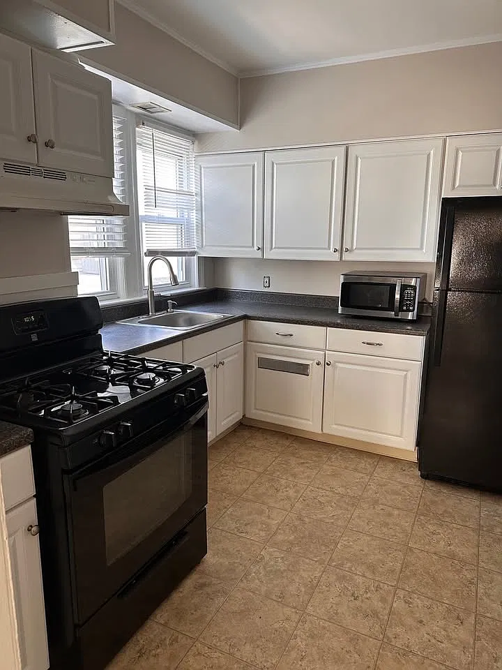 2 bed, $2,000 — Photo 3