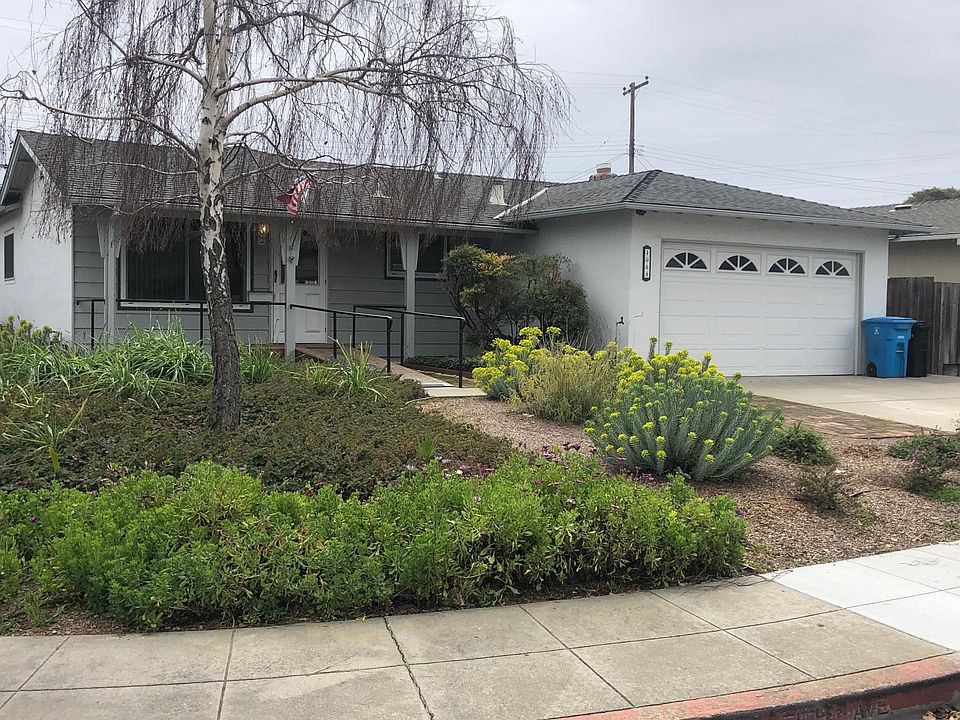 1st image of 1068 Leith Ave