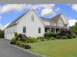 11 Aster Hill Dr, Wappingers Falls, NY 12590