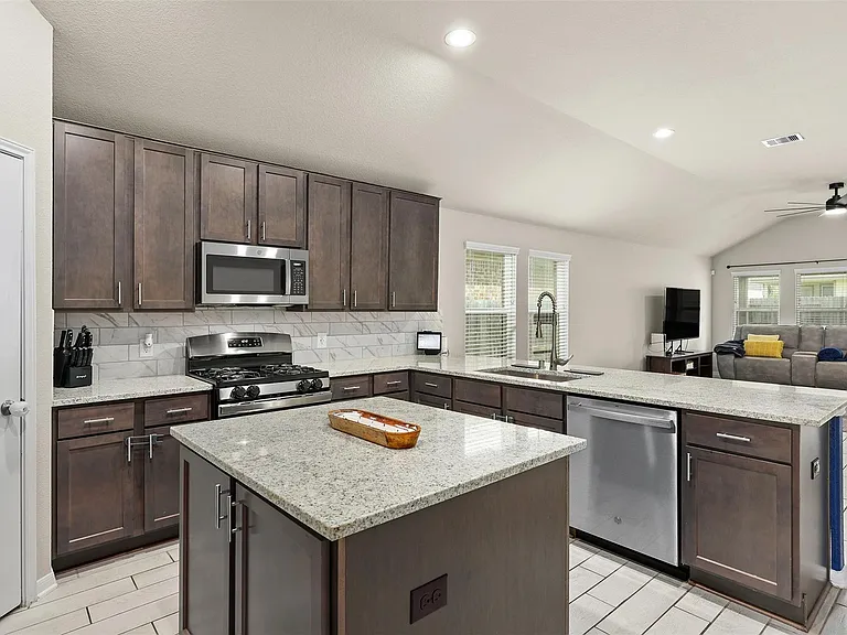 2214 Sand Lily Dr — Photo 9
