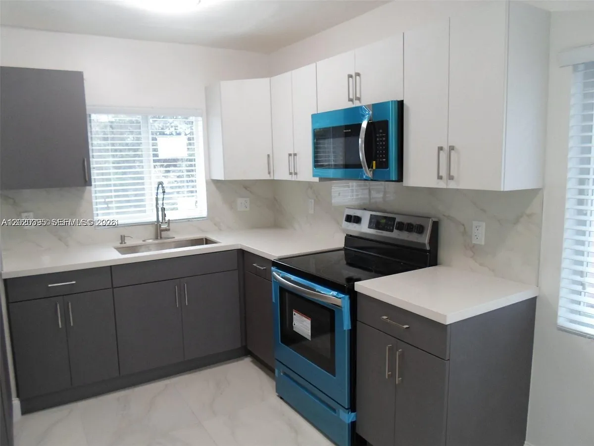 Building Photo - 354 NW 59th Ter