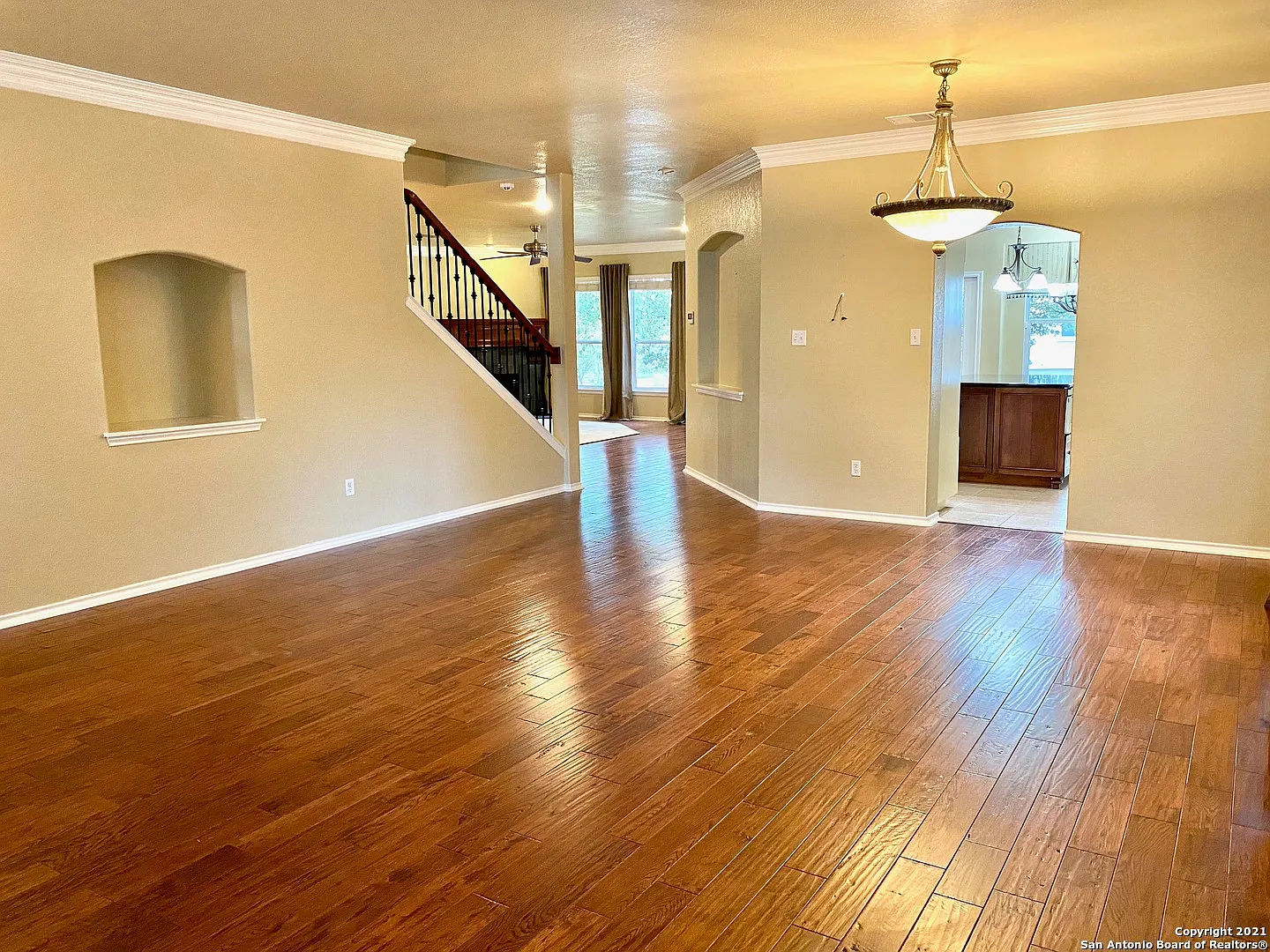 4 bed, 2.5 bath, 3449 sqft, $3,000 — Photo 4