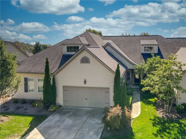 6424 Pebble Beach Dr NW, Canton, OH 44718