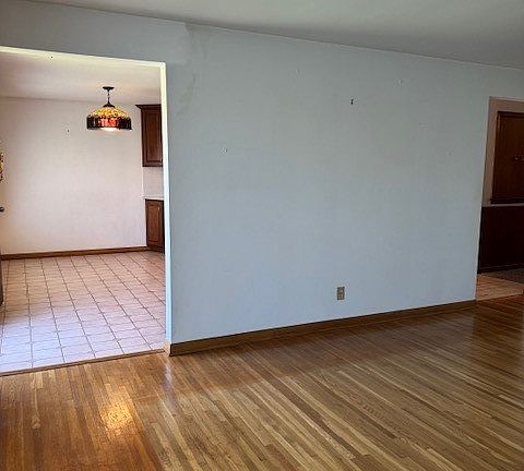 5th image of 809 George Urban Blvd