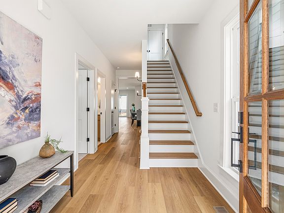 2nd image of 724 Powell Dr