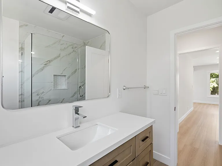4321 Saugus Ave — Photo 12