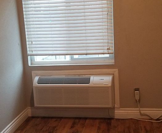 3rd image of 2230 G St APT 6