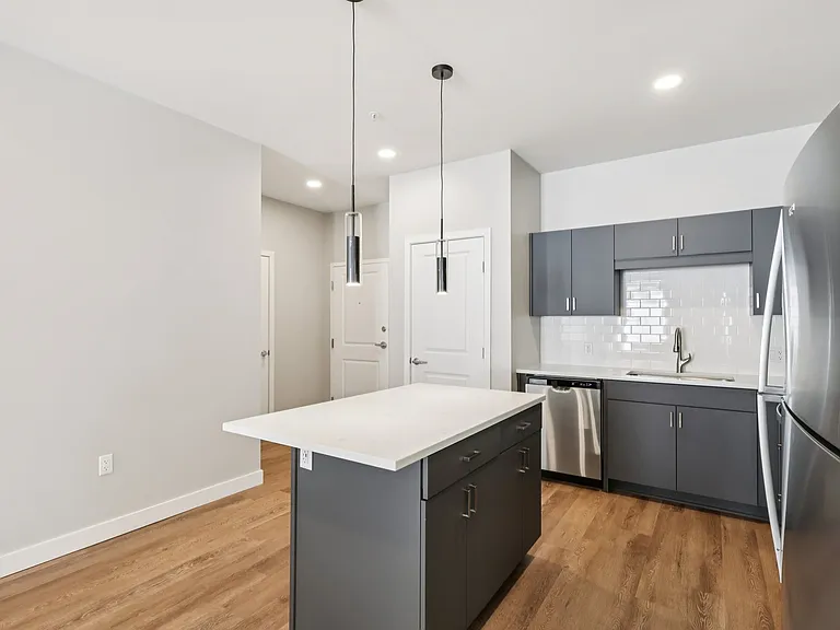 Berkshire Apartments — Photo 80