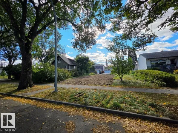 7615 89th Ave NW, Edmonton, AB T6C 1N2