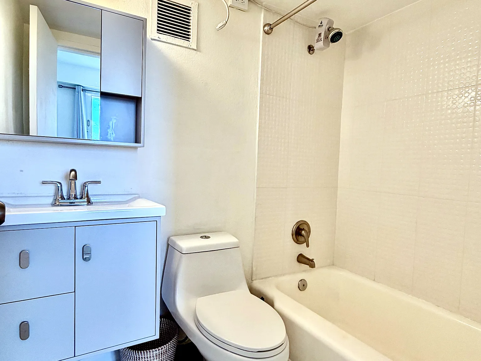 1 bed, 400 sqft, $1,300 — Photo 4