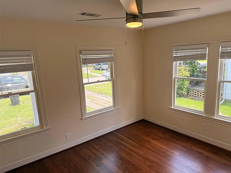 2827 Robertson St — Photo 12