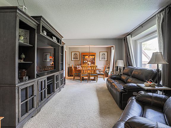 3rd image of 155 Ashland Ct
