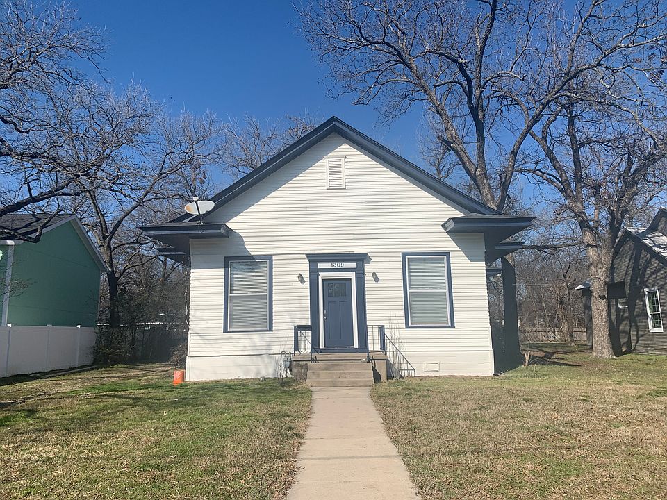 1st image of 1309 E Pecan St