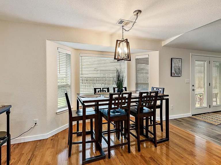 2327 Jeremy St — Photo 18