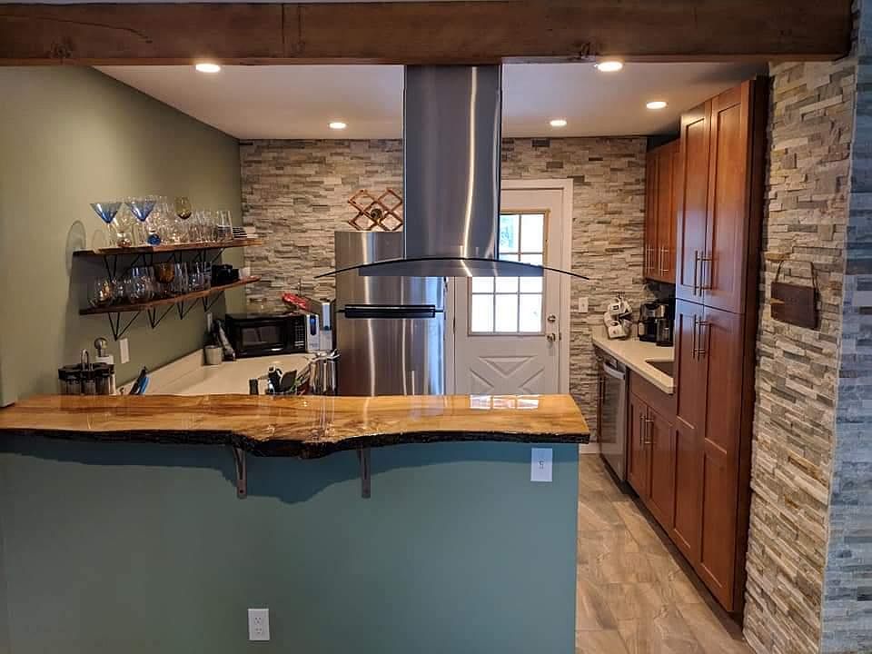 Beautiful kitchen with live edge bar, granite counters, dishwaster and great storage!