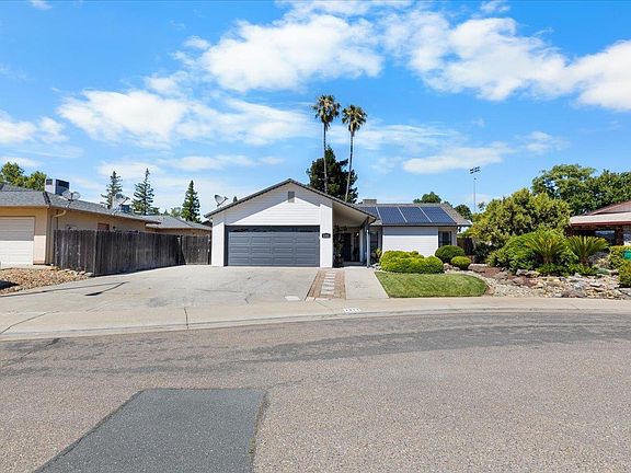3rd image of 1311 Burgundy Ct