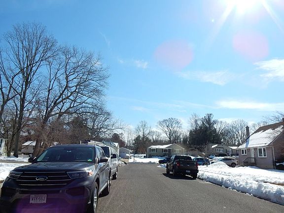 5th image of 12 Lynn Dr