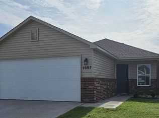 2416 S Silver St, Siloam Springs, AR 72761