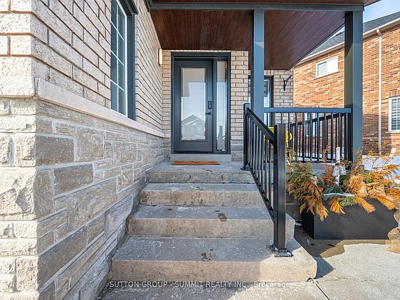 3rd image of 72 Ravineview Dr