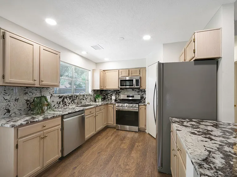 8910 Driftstone Dr — Photo 10