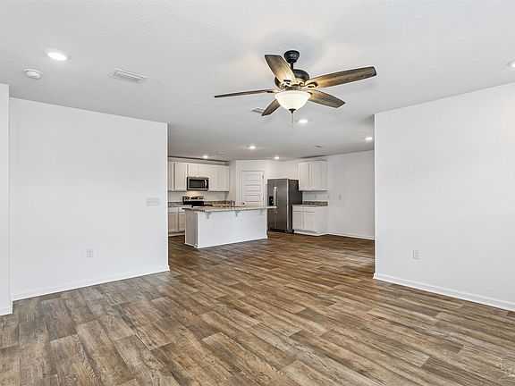 5th image of 10501 Queens Gate Cir