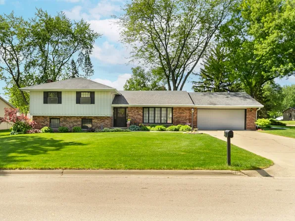 1505 Lakewood Dr, Mendota, IL 61342