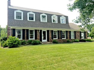 114 Brookfield Ln, Geneva, IL 60134