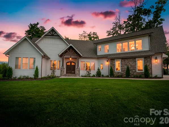 210 Samuel Dr, Mills River, NC 28759