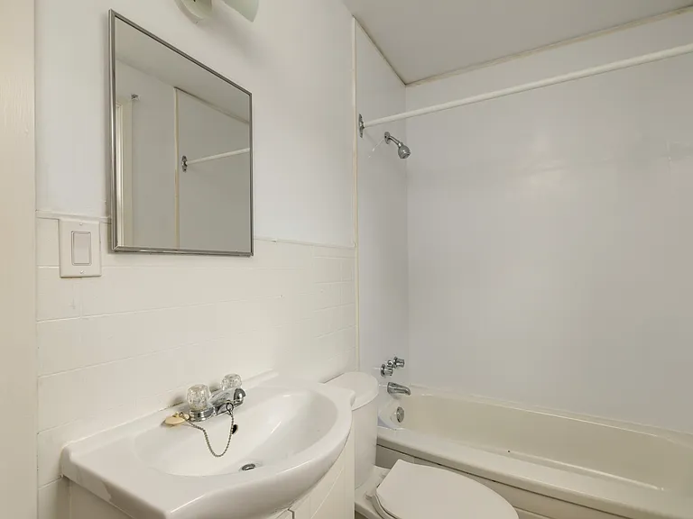 261 College St — Photo 19