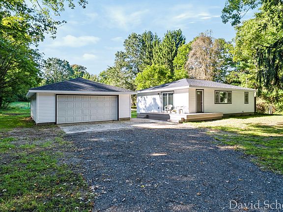 3rd image of 62 Flat River Dr SE