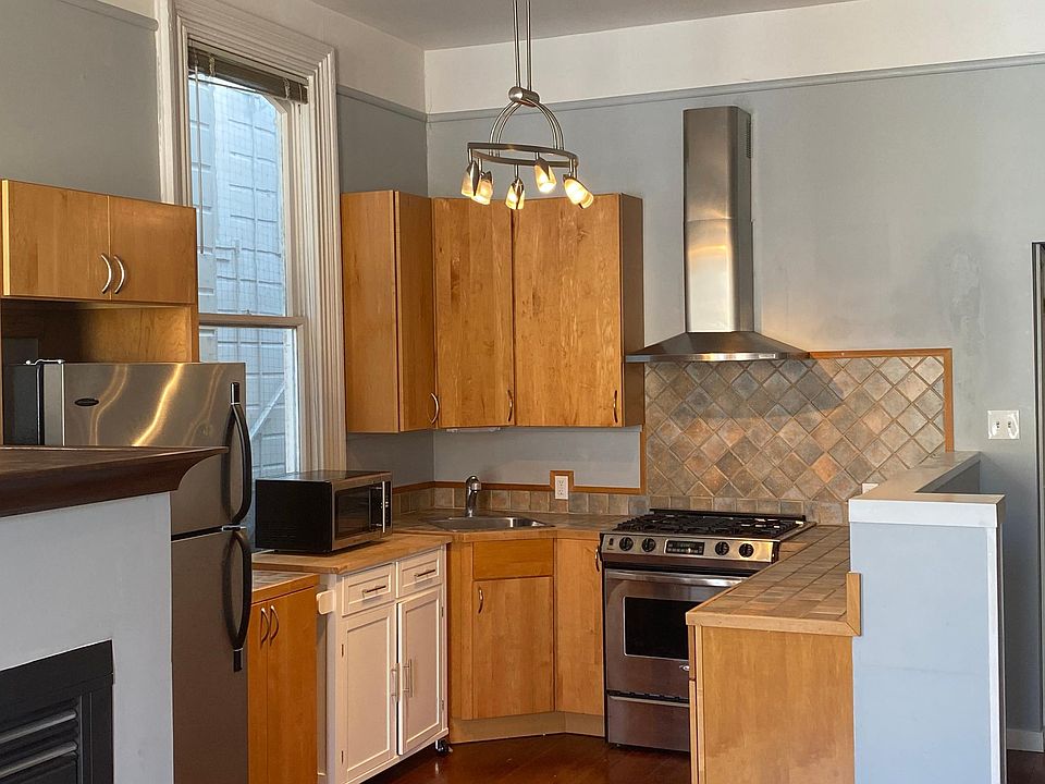 1st image of 3011 Steiner St APT C
