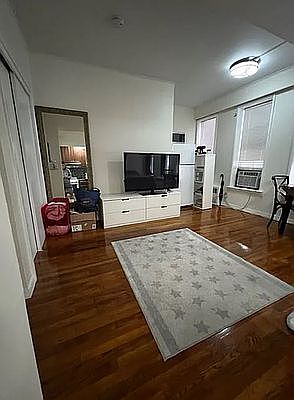 4th image of 303 E 46th St APT 2F