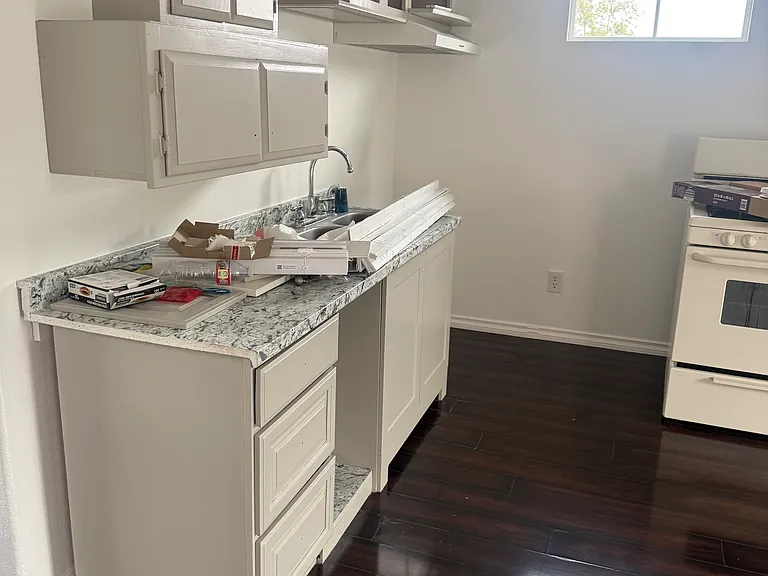 1526 N Dahlia Ct — Photo 3