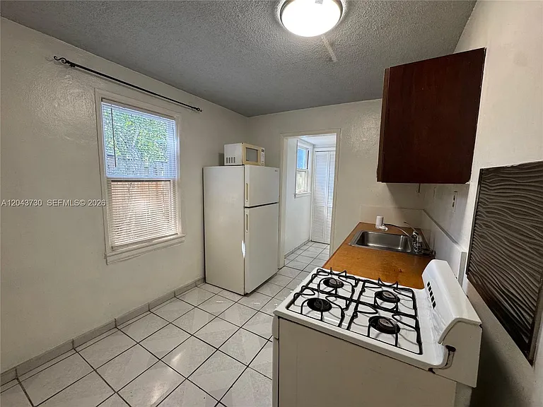 215 Columbus Pkwy — Photo 8