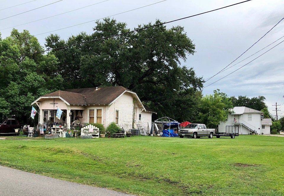 2nd image of 1303 Helena Ave