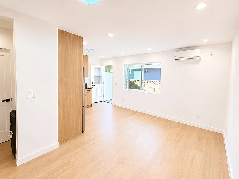 5920 Wilkinson Ave — Photo 35