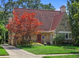 1129 E Lexington Blvd, Whitefish Bay, WI 53217