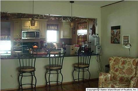 3rd image of 139 Daleham St