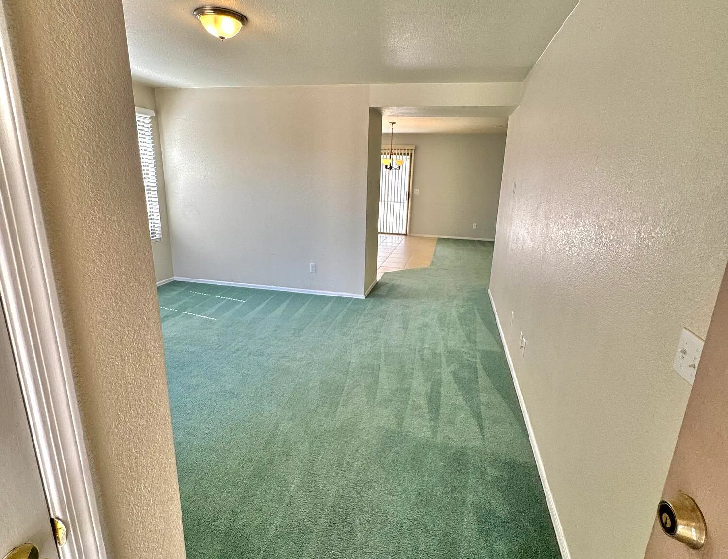 3 bed, 2.0 bath, 1302 sqft, $1,495 — Photo 2