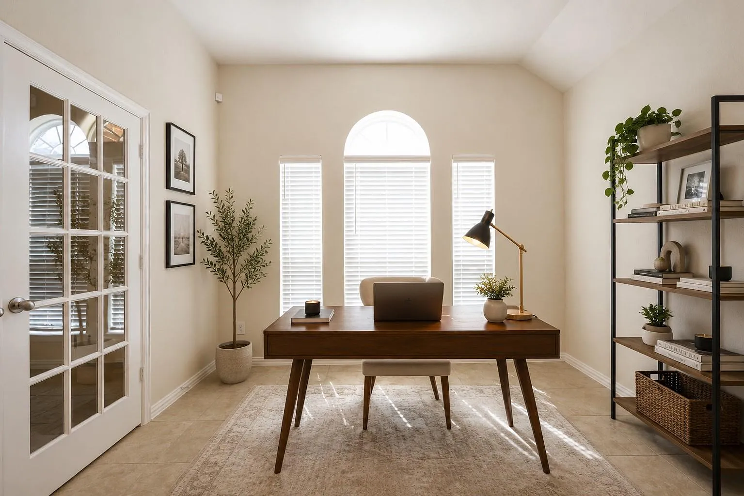 4 bed, 2.0 bath, 2184 sqft, $2,575 — Photo 4