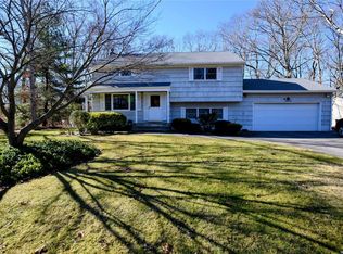 26 Yaphank Ave, Brookhaven, NY 11719