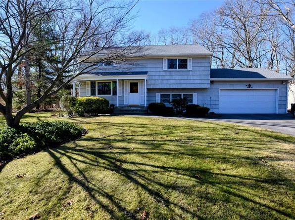 26 Yaphank Avenue, Brookhaven, NY 11719