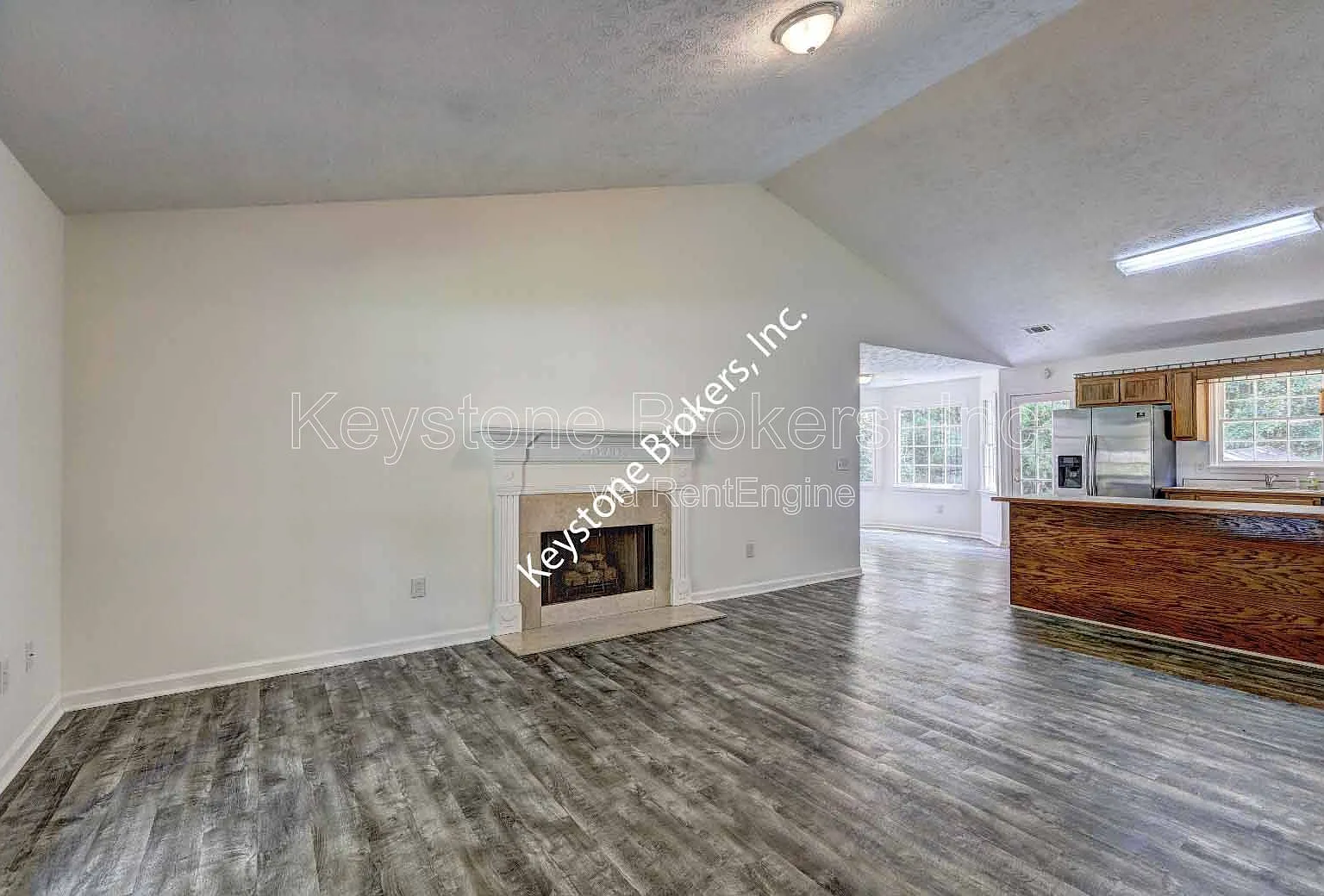 3 bed, 2.0 bath, 1381 sqft, $1,550 — Photo 3