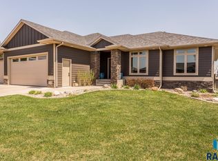 2128 S Silverpine Ct, Sioux Falls, SD 57110